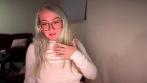 Snapshot of vanillapuddingpie chatting on 11-12-25, 01:28 vanillapuddingpie online show from 11-12-25, 01:28