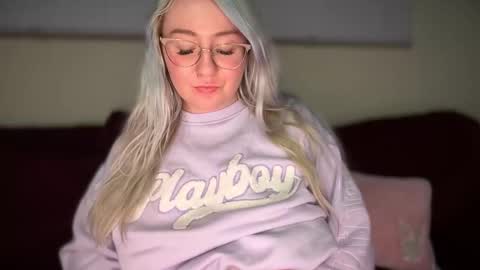 Snapshot of vanillapuddingpie chatting on 02-17-26, 03:03 vanillapuddingpie online show from 02-17-26, 03:03