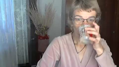 Vanillaxcreamy online show from 10-27-25, 09:24