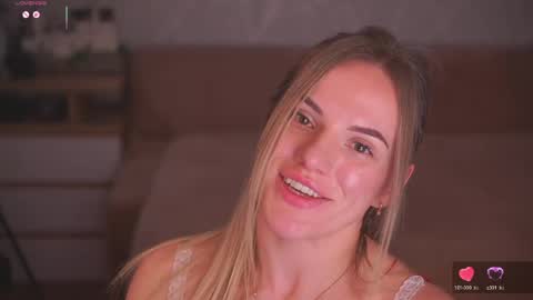 Snapshot of vanille_mystery chatting on 05-10-26, 10:04 Sophie online show from 05-10-26, 10:04