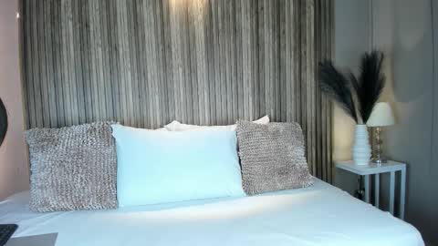 V A N N E S A   online show from 10-24-25, 11:39