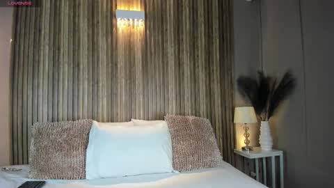 V A N N E S A   online show from 11-24-25, 11:32