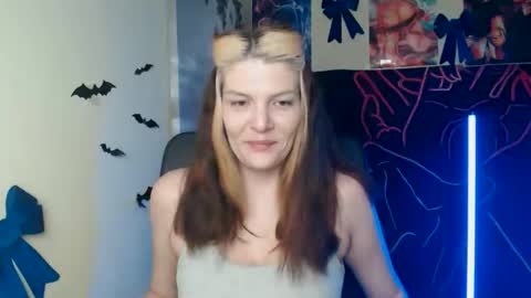 Snapshot of vanrey_ chatting on 04-26-26, 06:44 Vanessa online show from 04-26-26, 06:44