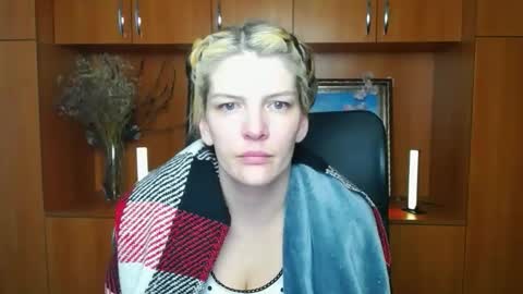 Snapshot of vanrey_ chatting on 05-03-26, 06:30 Vanessa online show from 05-03-26, 06:30