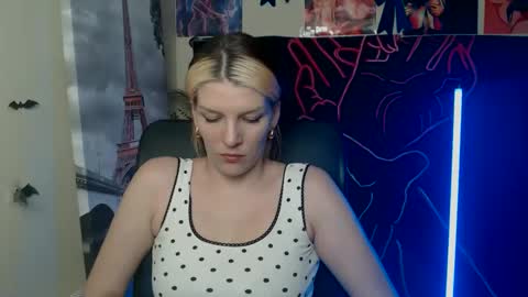 Snapshot of vanrey_ chatting on 05-04-26, 04:14 Vanessa online show from 05-04-26, 04:14