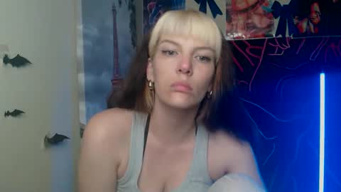 Snapshot of vanrey_ chatting on 05-10-26, 04:12 Vanessa online show from 05-10-26, 04:12