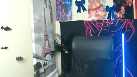 Snapshot of vanrey_ chatting on 05-14-26, 04:25 Vanessa online show from 05-14-26, 04:25