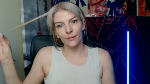 Snapshot of vanrey_ chatting on 05-18-26, 03:07 Vanessa online show from 05-18-26, 03:07