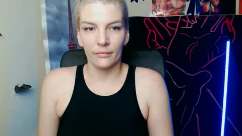 Snapshot of vanrey_ chatting on 05-20-26, 02:56 Vanessa online show from 05-20-26, 02:56