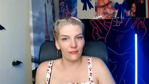 Snapshot of vanrey_ chatting on 05-22-26, 03:28 Vanessa online show from 05-22-26, 03:28