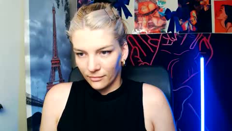 Snapshot of vanrey_ chatting on 05-26-26, 04:47 Vanessa online show from 05-26-26, 04:47