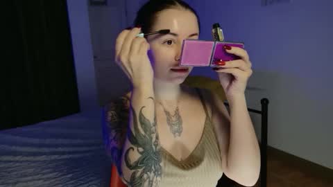 Snapshot of vaolietkat chatting on 12-17-25, 08:20 vaolietkat online show from 12-17-25, 08:20