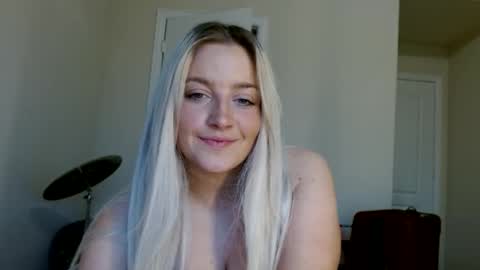 Snapshot of varsityviolet chatting on 01-14-26, 01:28 varsityviolet online show from 01-14-26, 01:28