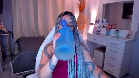 Snapshot of vayolett_bass chatting on 01-15-26, 08:45 Vayolett Bass online show from 01-15-26, 08:45