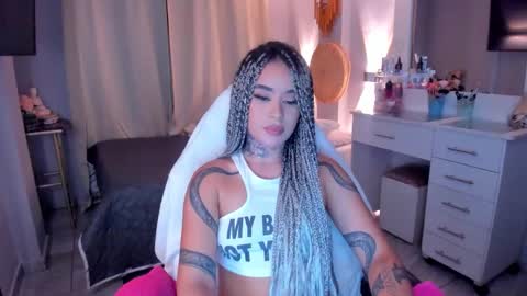 Snapshot of vayolett_bass chatting on 01-18-26, 06:39 Vayolett Bass online show from 01-18-26, 06:39