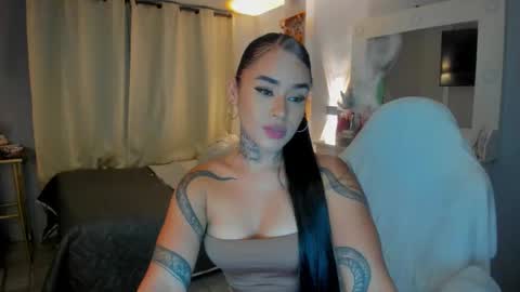 Snapshot of vayolett_bass chatting on 02-10-26, 06:06 Vayolett Bass online show from 02-10-26, 06:06