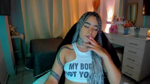 Snapshot of vayolett_bass chatting on 04-02-26, 08:23 Vayolett Bass online show from 04-02-26, 08:23