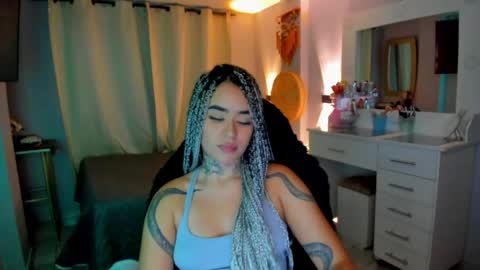 Snapshot of vayolett_bass chatting on 04-28-26, 05:34 Vayolett Bass online show from 04-28-26, 05:34