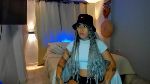 Snapshot of vayolett_bass chatting on 05-03-26, 03:23 Vayolett Bass online show from 05-03-26, 03:23