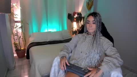 Snapshot of vayolett_bass chatting on 05-28-26, 06:54 Vayolett Bass online show from 05-28-26, 06:54