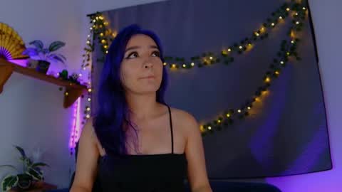 Snapshot of vayolett_dakotta chatting on 10-27-25, 12:58 Vayolett online show from 10-27-25, 12:58