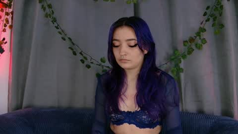 Snapshot of vayolett_dakotta chatting on 01-11-26, 01:10 Vayolett online show from 01-11-26, 01:10