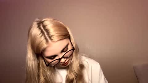 Snapshot of vedalipscomb chatting on 11-28-25, 05:48 Monika online show from 11-28-25, 05:48