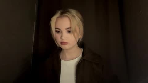 Monika online show from 12-19-25, 01:18