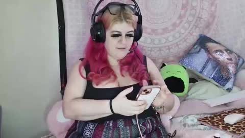 Snapshot of veelehanex3 chatting on 01-24-25, 04:06 Veronica Lehane online show from 01-24-25, 04:06