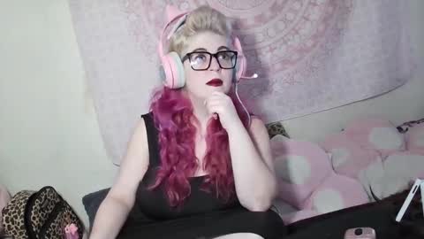 Snapshot of veelehanex3 chatting on 02-13-26, 07:43 Veronica Lehane online show from 02-13-26, 07:43