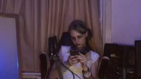 Snapshot of veelucious chatting on 10-06-25, 03:04 veelucious online show from 10-06-25, 03:04