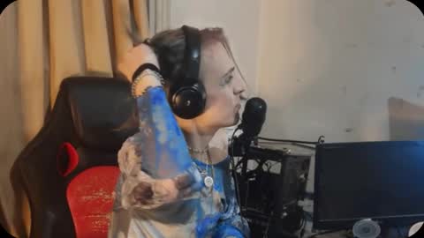 Snapshot of veelucious chatting on 10-08-25, 11:57 veelucious online show from 10-08-25, 11:57