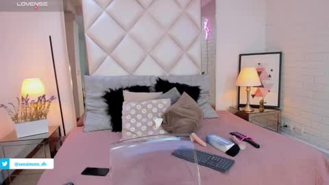 Snapshot of veesimons_dh chatting on 12-23-24, 11:28 Vee Simons online show from 12-23-24, 11:28