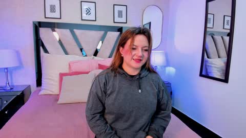Snapshot of veesimons_dh chatting on 01-04-25, 01:42 Vee Simons online show from 01-04-25, 01:42