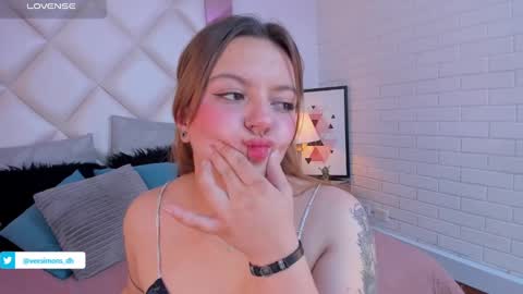 Snapshot of veesimons_dh chatting on 01-09-25, 02:01 Vee Simons online show from 01-09-25, 02:01