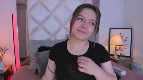 Snapshot of veesimons_dh chatting on 01-14-25, 08:59 Vee Simons online show from 01-14-25, 08:59