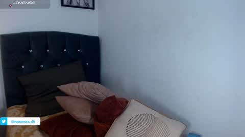 Snapshot of veesimons_dh chatting on 02-04-25, 11:49 Vee Simons online show from 02-04-25, 11:49