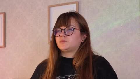 Snapshot of veesimons_dh chatting on 10-13-25, 07:36 Vee Simons online show from 10-13-25, 07:36