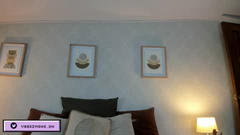 Vee Simons online show from 01-05-26, 07:39