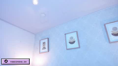 Vee Simons online show from 04-01-26, 07:33