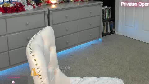 Snapshot of vegas_romance chatting on 01-28-25, 05:32 vegas_romance online show from 01-28-25, 05:32