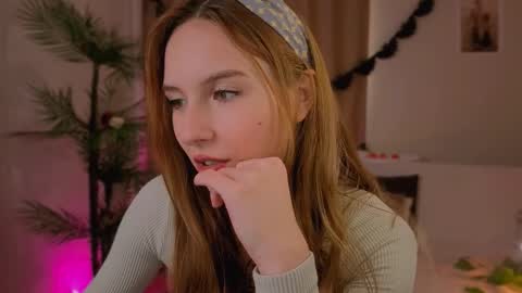 Snapshot of vegas_v chatting on 10-18-25, 01:34 Maria online show from 10-18-25, 01:34