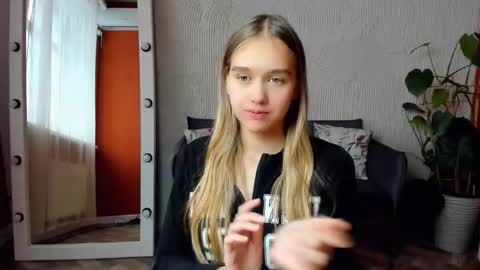 Snapshot of vel1ka chatting on 10-24-25, 08:11 Barbara online show from 10-24-25, 08:11