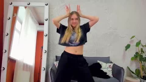 Snapshot of vel1ka chatting on 11-07-25, 06:57 Barbara online show from 11-07-25, 06:57