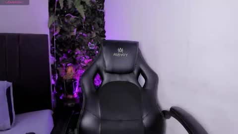 Snapshot of velakimm chatting on 11-14-25, 08:29 Isabella online show from 11-14-25, 08:29