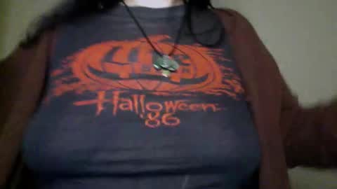 Snapshot of velira_ chatting on 11-19-25, 12:10 velira_ online show from 11-19-25, 12:10