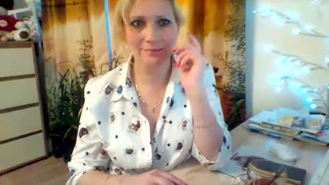Snapshot of velka_raspberry chatting on 06-17-26, 04:41 velka_raspberry online show from 06-17-26, 04:41