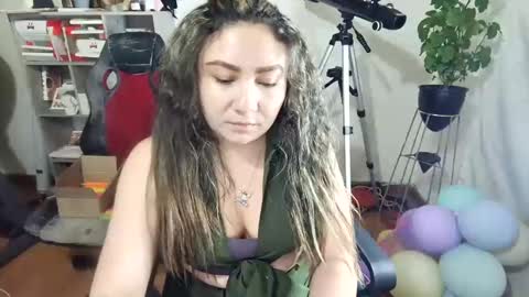 Snapshot of vellarossa chatting on 10-29-25, 02:36 Im VelaI will be Christmas and New Year with my family December 22 to January 13 I will miss you guys. online show from 10-29-25, 02:36