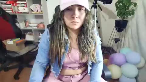 Snapshot of vellarossa chatting on 11-03-25, 02:24 Im VelaI will be Christmas and New Year with my family December 22 to January 13 I will miss you guys. online show from 11-03-25, 02:24