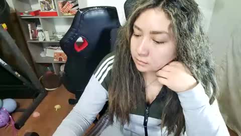 Snapshot of vellarossa chatting on 11-25-25, 05:51 Im VelaI will be Christmas and New Year with my family December 22 to January 13 I will miss you guys. online show from 11-25-25, 05:51